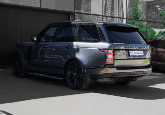 Подержанный автомобиль Land Rover Range Rover 2014 года (6 фото)