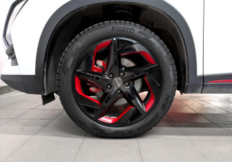 Подержанный автомобиль Omoda C5 2023 года (18 фото)