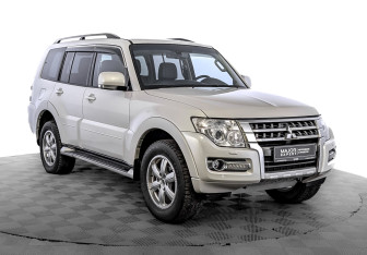 Подержанный автомобиль Mitsubishi Pajero 2017 года (3 фото)