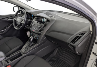 Подержанный автомобиль Ford Focus Sedan 2017 года (13 фото)