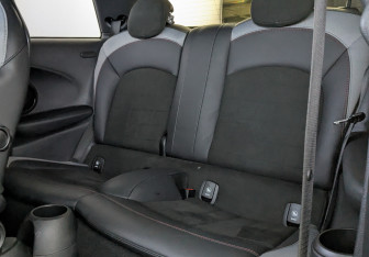 Подержанный автомобиль MINI Hatch 2020 года (18 фото)