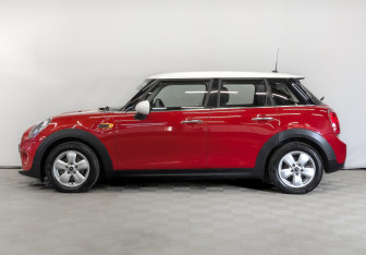 Подержанный автомобиль MINI Hatch 2017 года (8 фото)