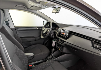Подержанный автомобиль Skoda Rapid Liftback 2021 года (11 фото)