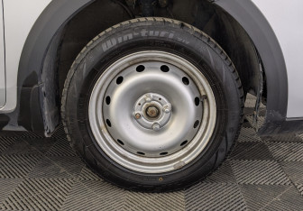 Подержанный автомобиль Kia Rio Hatchback 2021 года (11 фото)