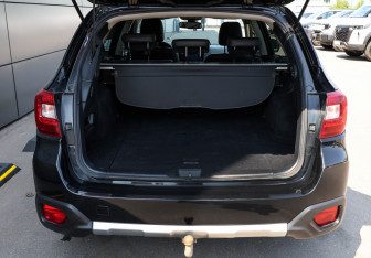Подержанный автомобиль Subaru Outback Wagon 2017 года (10 фото)