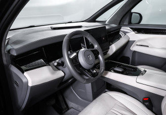 Подержанный автомобиль Zeekr 009 2023 года (15 фото)