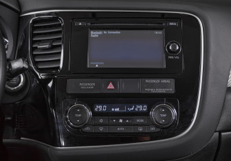 Подержанный автомобиль Mitsubishi Outlander 2014 года (18 фото)