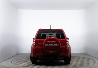 Подержанный автомобиль Suzuki Grand Vitara 2011 года (6 фото)