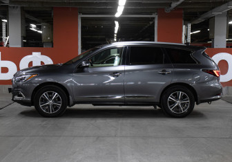 Подержанный автомобиль Infiniti QX60 2017 года (8 фото)