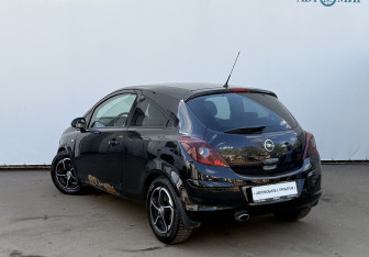 Подержанный автомобиль Opel Corsa 2011 года (7 фото)