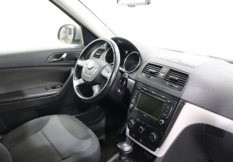 Подержанный автомобиль Skoda Yeti 2012 года (10 фото)