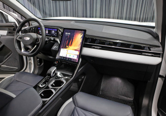 Подержанный автомобиль Geely Atlas 2024 года (12 фото)