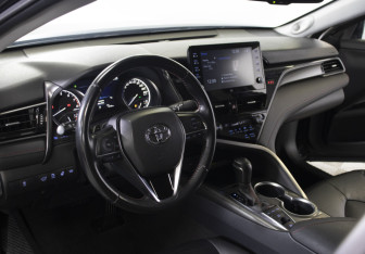 Подержанный автомобиль Toyota Camry Sedan 2021 года (9 фото)