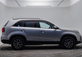 Подержанный автомобиль Kia Sorento 2013 года (6 фото)