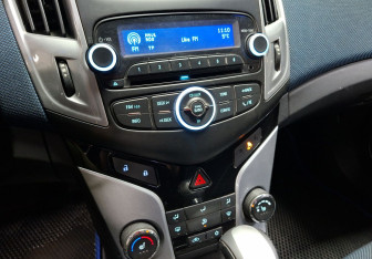 Подержанный автомобиль Chevrolet Cruze Sedan 2013 года (13 фото)