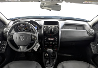 Подержанный автомобиль Renault Duster 2016 года (14 фото)