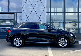 Подержанный автомобиль Audi Q3 2021 года (4 фото)