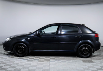 Подержанный автомобиль Chevrolet Lacetti Hatchback 2011 года (8 фото)