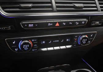 Подержанный автомобиль Audi Q7 2017 года (18 фото)