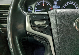 Подержанный автомобиль Toyota Land Cruiser Suv 2016 года (30 фото)