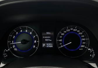 Подержанный автомобиль Infiniti QX70 2017 года (11 фото)