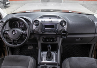 Подержанный автомобиль Volkswagen Amarok 2015 года (14 фото)