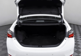 Подержанный автомобиль Toyota Corolla Sedan 2017 года (16 фото)