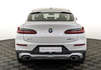 Подержанный автомобиль BMW X4 2023 года (6 фото)