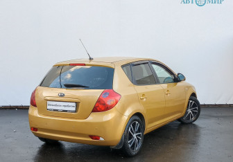 Подержанный автомобиль Kia Ceed Hatchback 2009 года (5 фото)