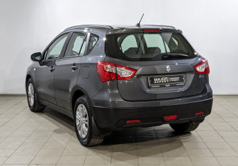 Подержанный автомобиль Suzuki SX4 Hatchback 2021 года (7 фото)