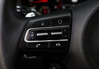 Подержанный автомобиль Kia Stinger 2018 года (28 фото)