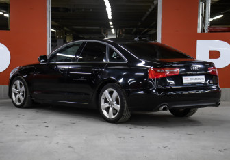 Подержанный автомобиль Audi A6 Sedan 2011 года (7 фото)
