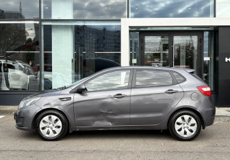 Подержанный автомобиль Kia Rio Hatchback 2012 года (8 фото)