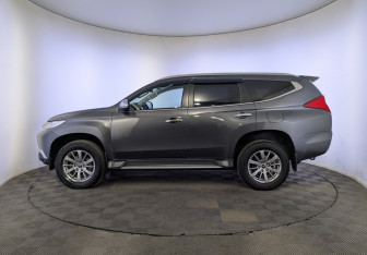 Подержанный автомобиль Mitsubishi Pajero Sport 2018 года (8 фото)