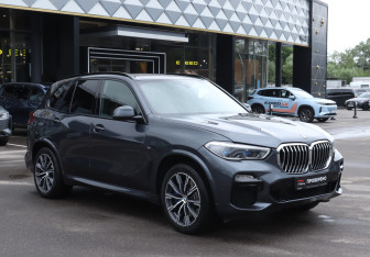 Подержанный автомобиль BMW X5 2019 года (3 фото)