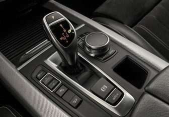 Подержанный автомобиль BMW X5 2017 года (16 фото)