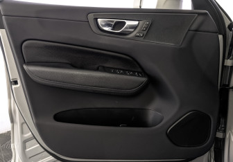 Подержанный автомобиль Volvo XC60 2021 года (19 фото)