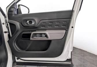 Подержанный автомобиль Citroen C5 Aircross 2019 года (25 фото)