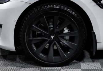 Подержанный автомобиль Tesla Model 3 2021 года (15 фото)