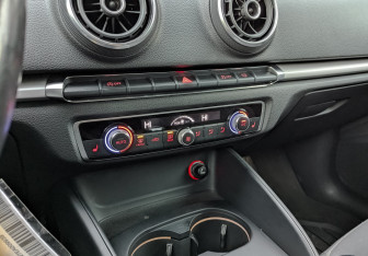 Подержанный автомобиль Audi A3 Hatchback 2013 года (27 фото)