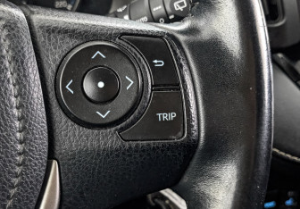 Подержанный автомобиль Toyota RAV4 2017 года (28 фото)