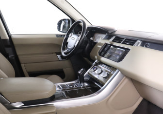 Подержанный автомобиль Land Rover Range Rover Sport 2016 года (9 фото)