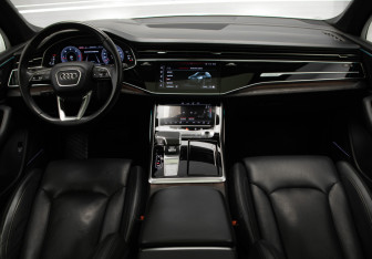 Подержанный автомобиль Audi Q7 2020 года (8 фото)
