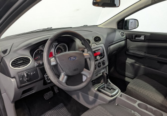 Подержанный автомобиль Ford Focus Hatchback 2010 года (15 фото)