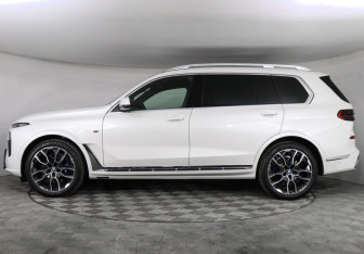 Новый BMW X7 2025 (5 фото)