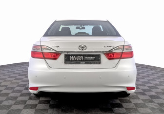 Подержанный автомобиль Toyota Camry Sedan 2015 года (6 фото)