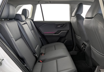 Новый Toyota RAV4 2025 (12 фото)