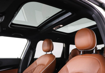 Подержанный автомобиль MINI Clubman Wagon 2021 года (16 фото)