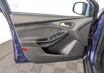 Подержанный автомобиль Ford Focus Hatchback 2016 года (19 фото)