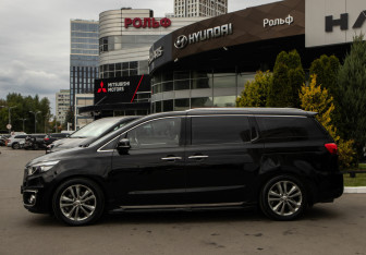 Подержанный автомобиль Kia Carnival 2017 года (6 фото)
